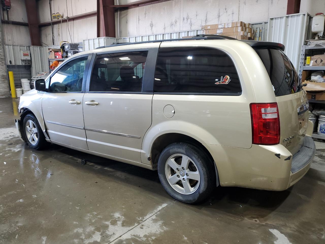 2010 Dodge Caravan - Image 2