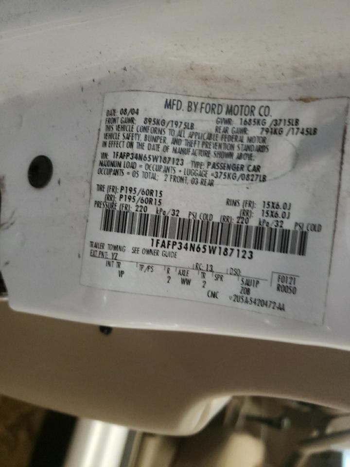 2005 Ford Focus - Image 12