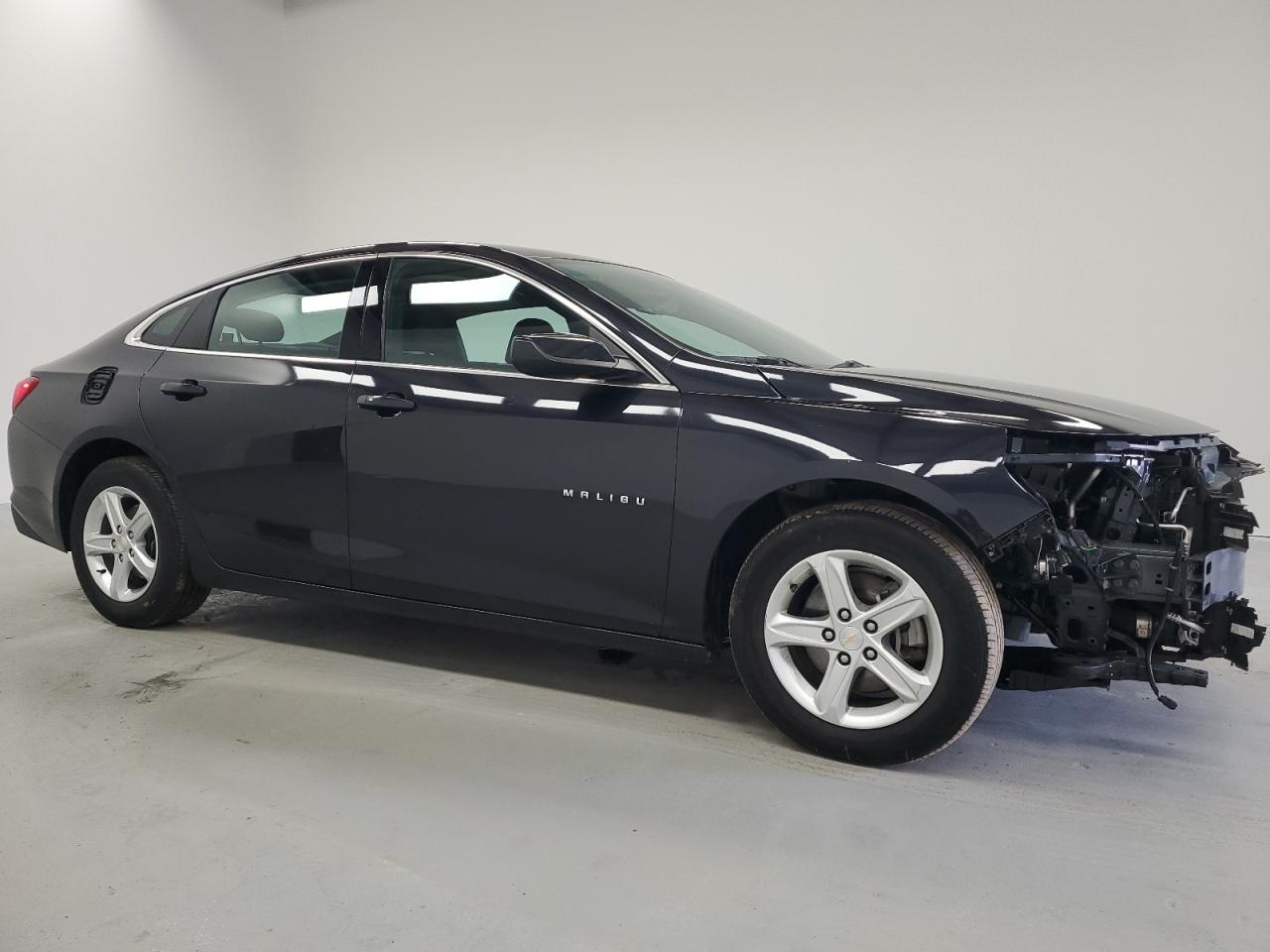 2023 Chevrolet Malibu - Image 4