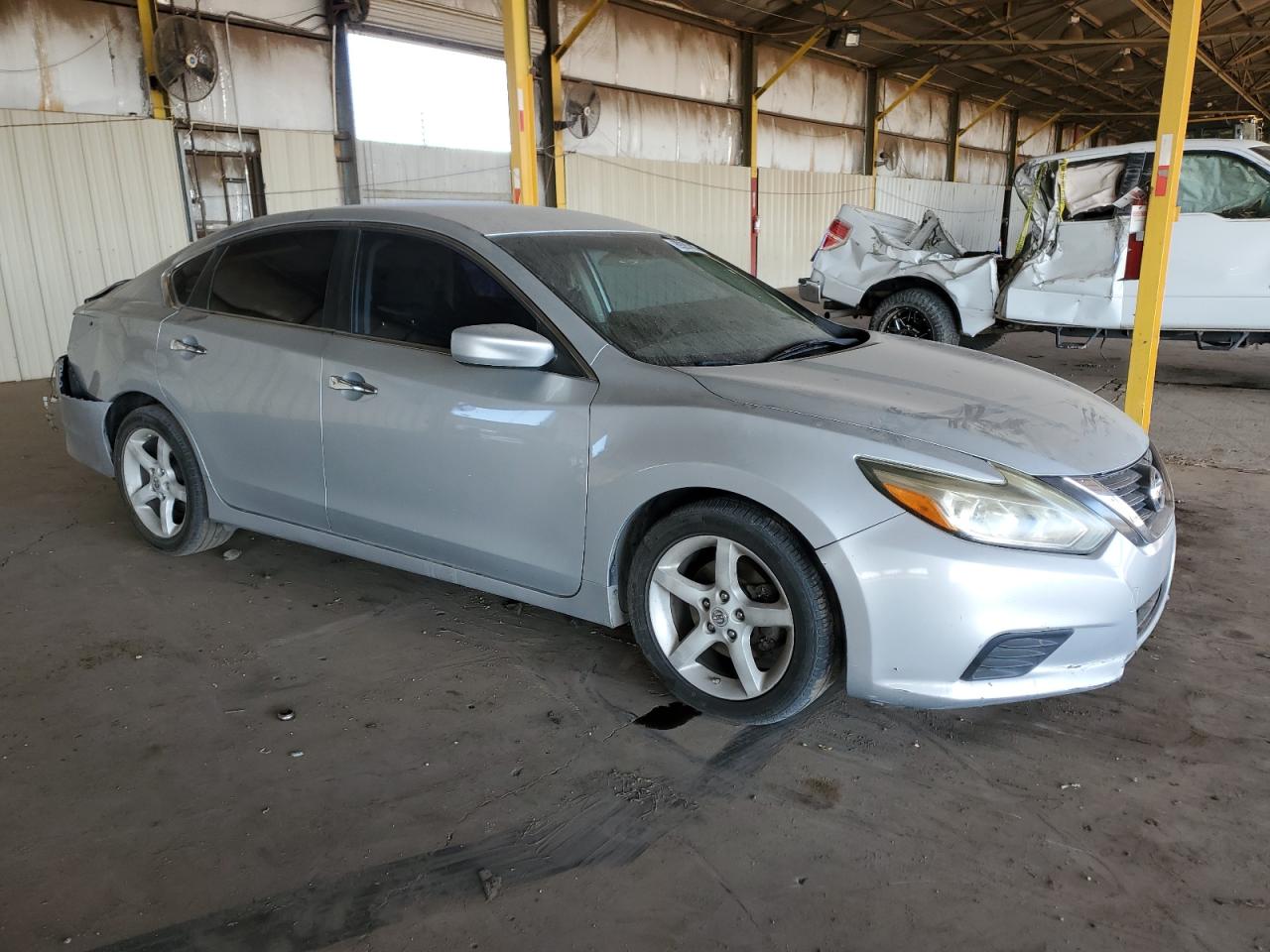 2016 Nissan Altima - Image 4