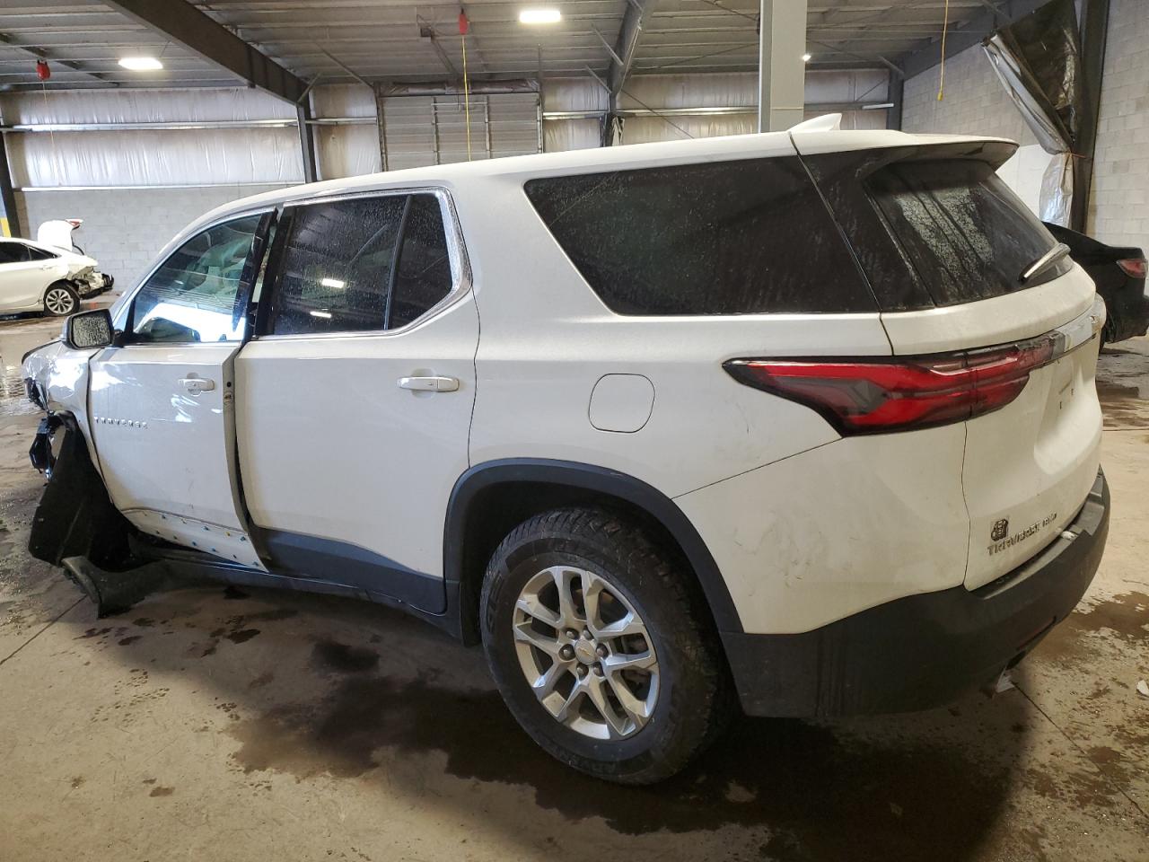 2022 Chevrolet Traverse - Image 2
