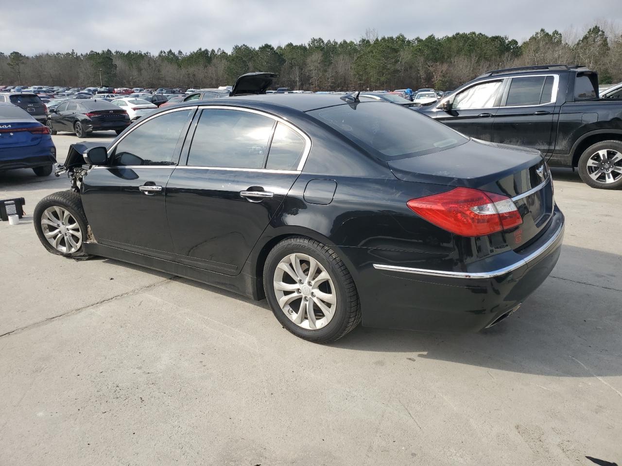 2013 Hyundai Genesis - Image 2