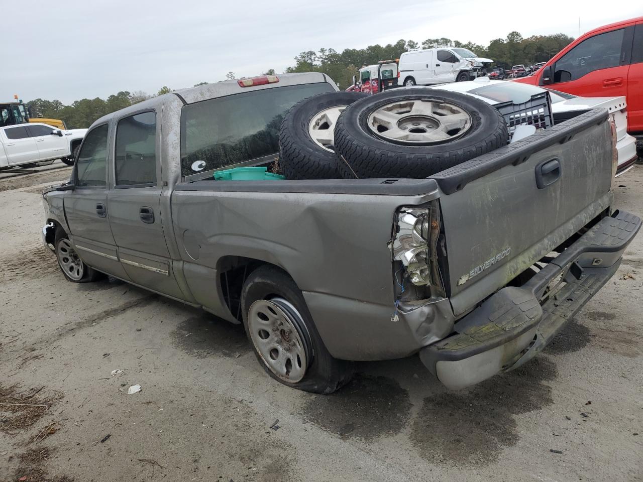 2007 Chevrolet Silverado - Image 2