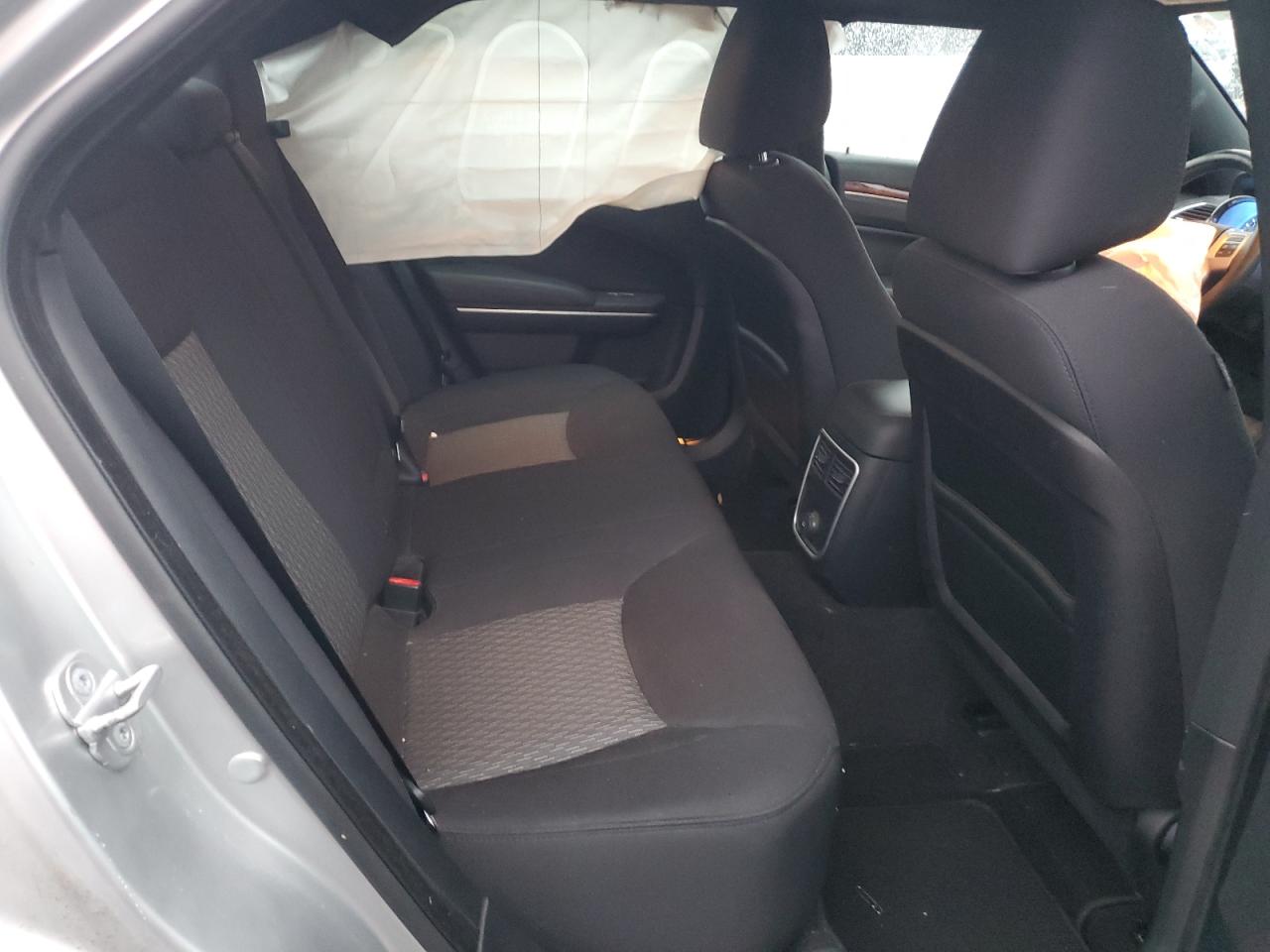 2012 Chrysler 300 - Image 10