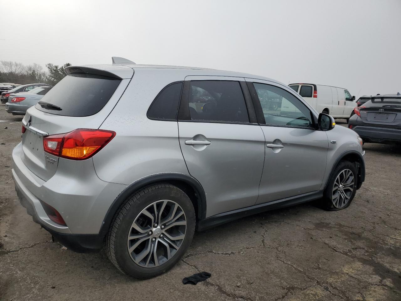 2019 Mitsubishi Outlander - Image 3