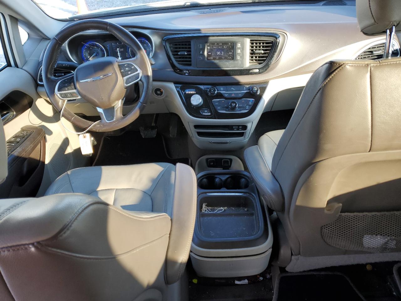 2017 Chrysler Pacifica - Image 8