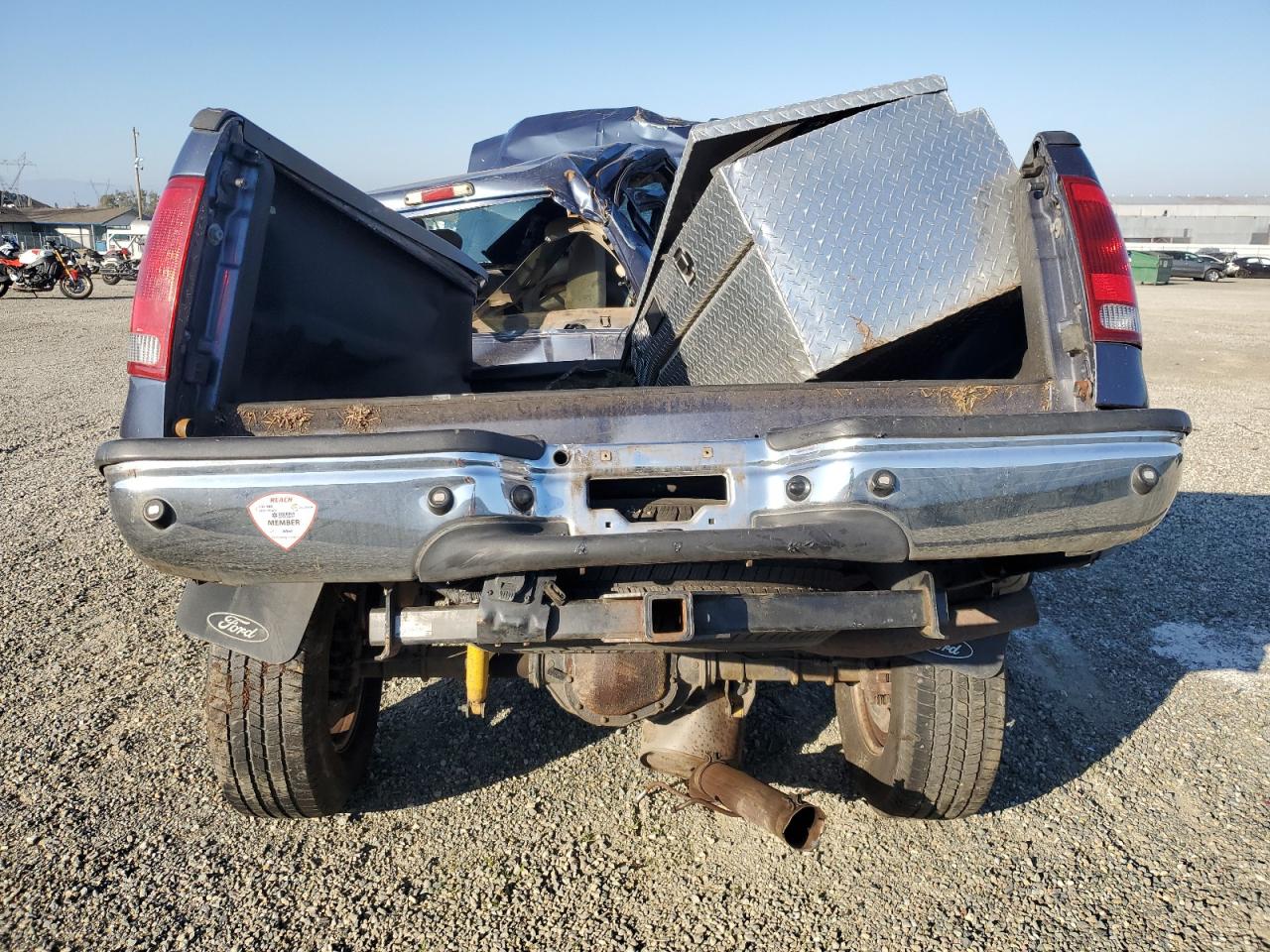 2005 Ford F350 - Image 10