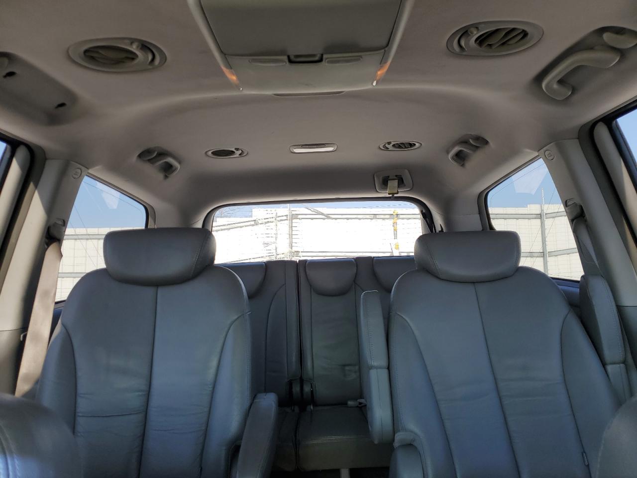 2007 Kia Sedona - Image 10