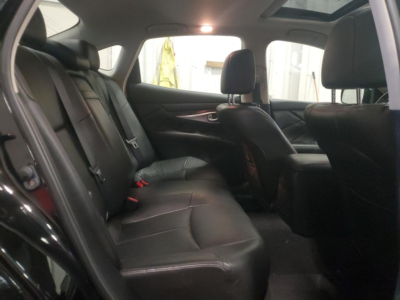 2013 Infiniti M - Image 10
