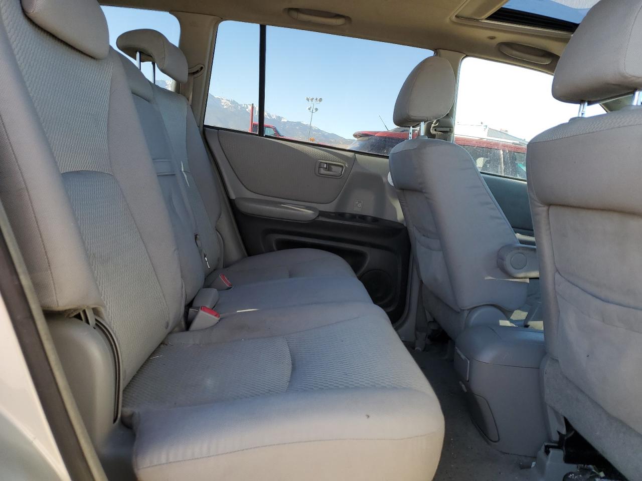 2005 Toyota Highlander - Image 11