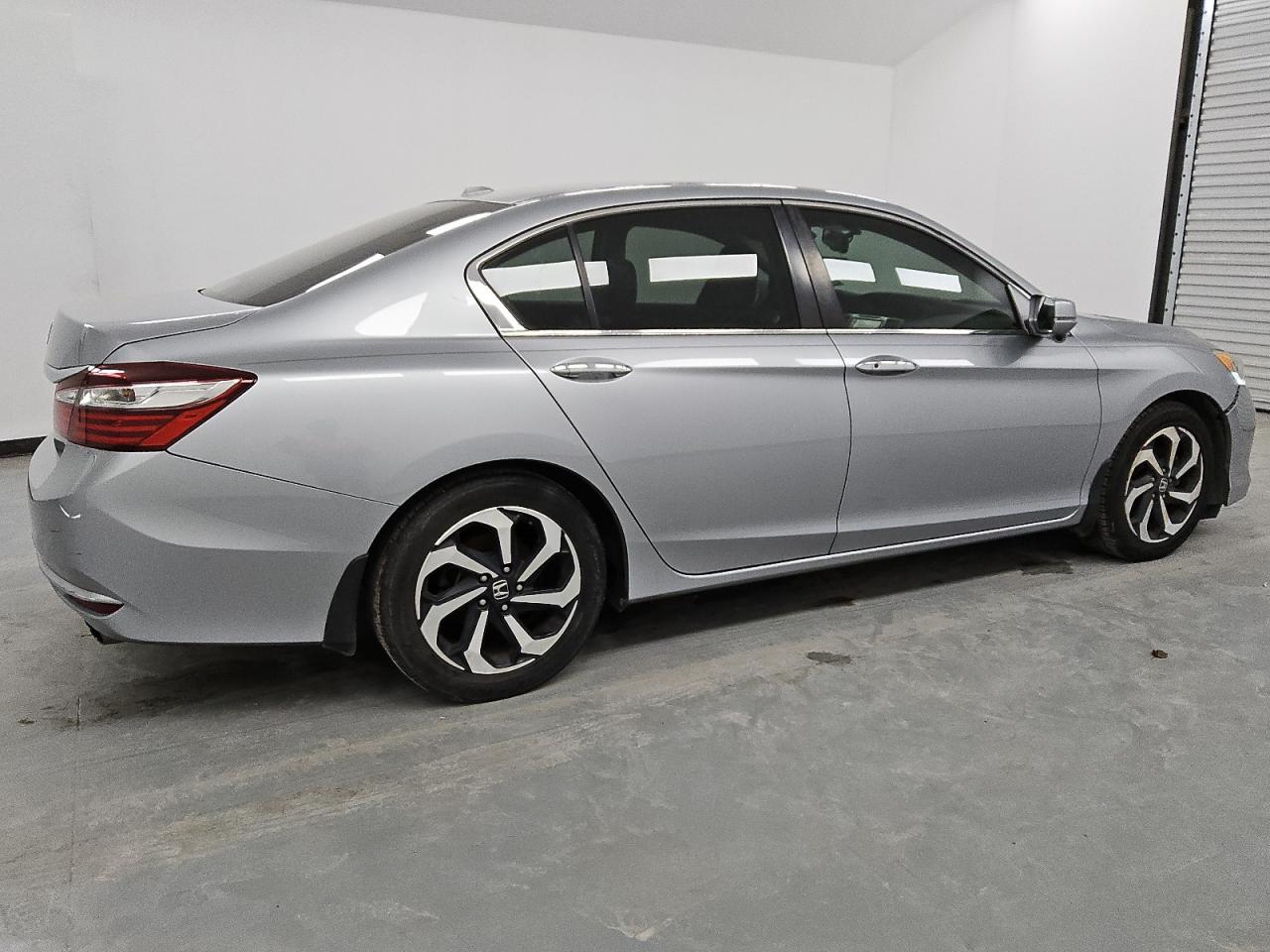 VIN 1HGCR2F83HA074810 2017 HONDA ACCORD no.3