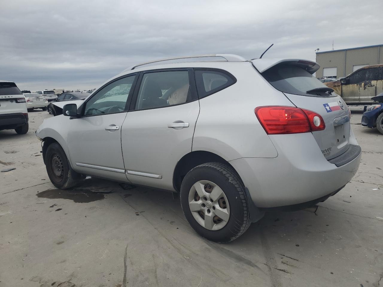 2015 Nissan Rogue - Image 2