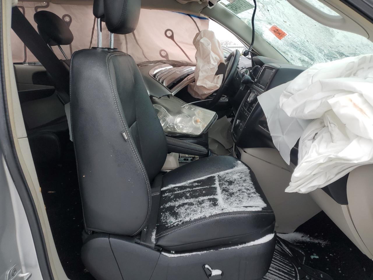 2012 Chrysler Town & Country - Image 7