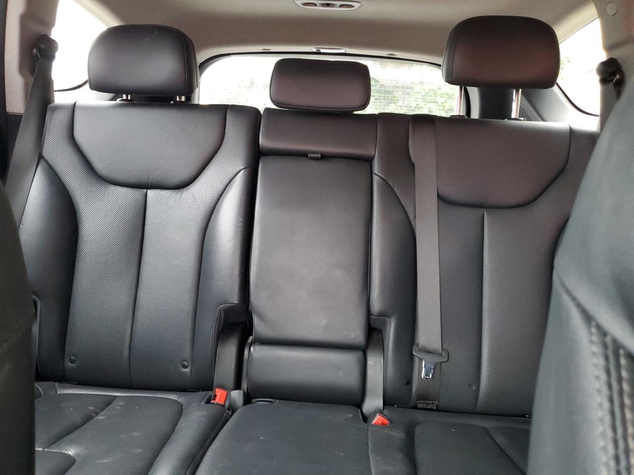2020 Hyundai Santa Fe - Image 10