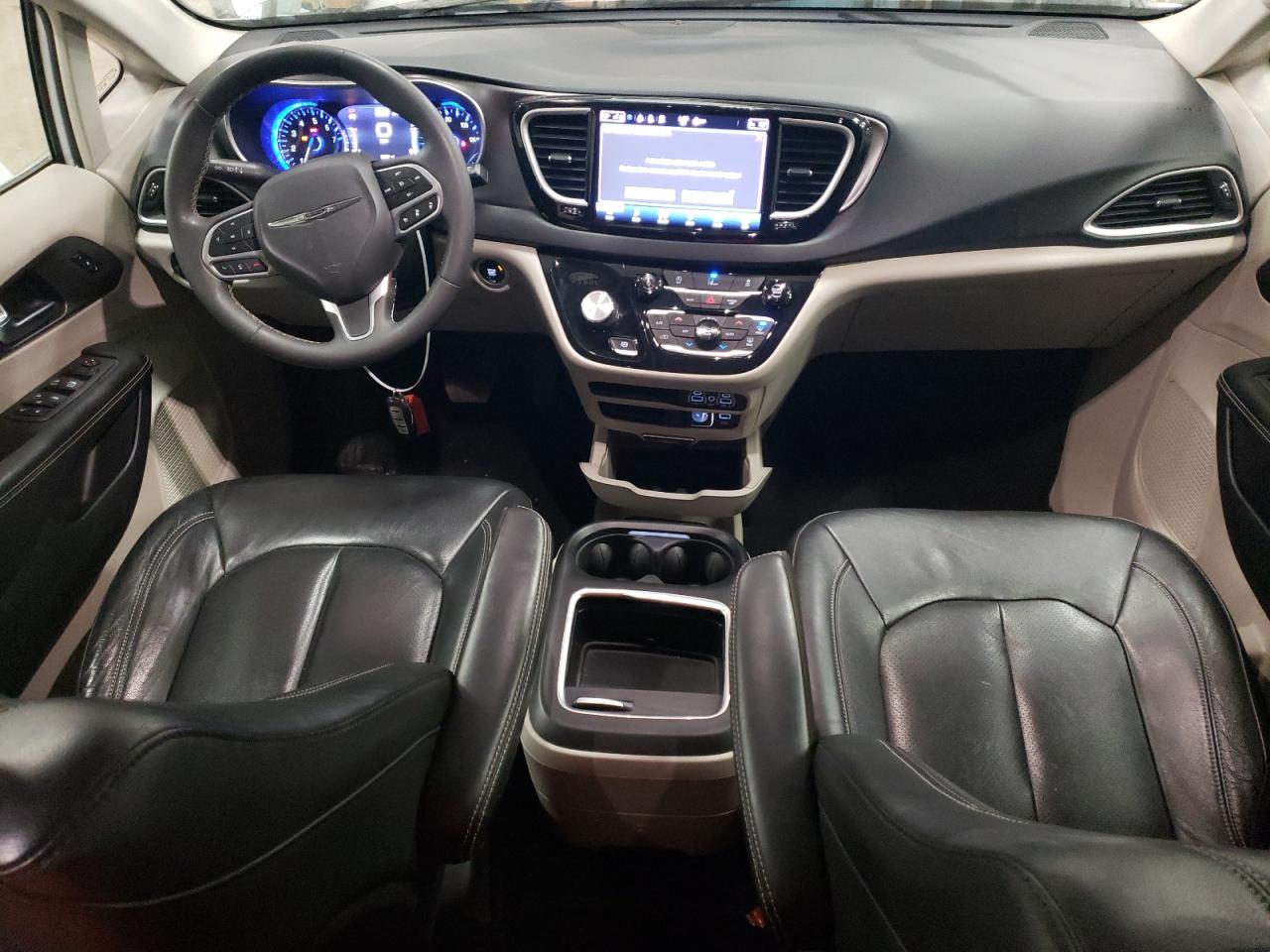 2022 Chrysler Pacifica - Image 8