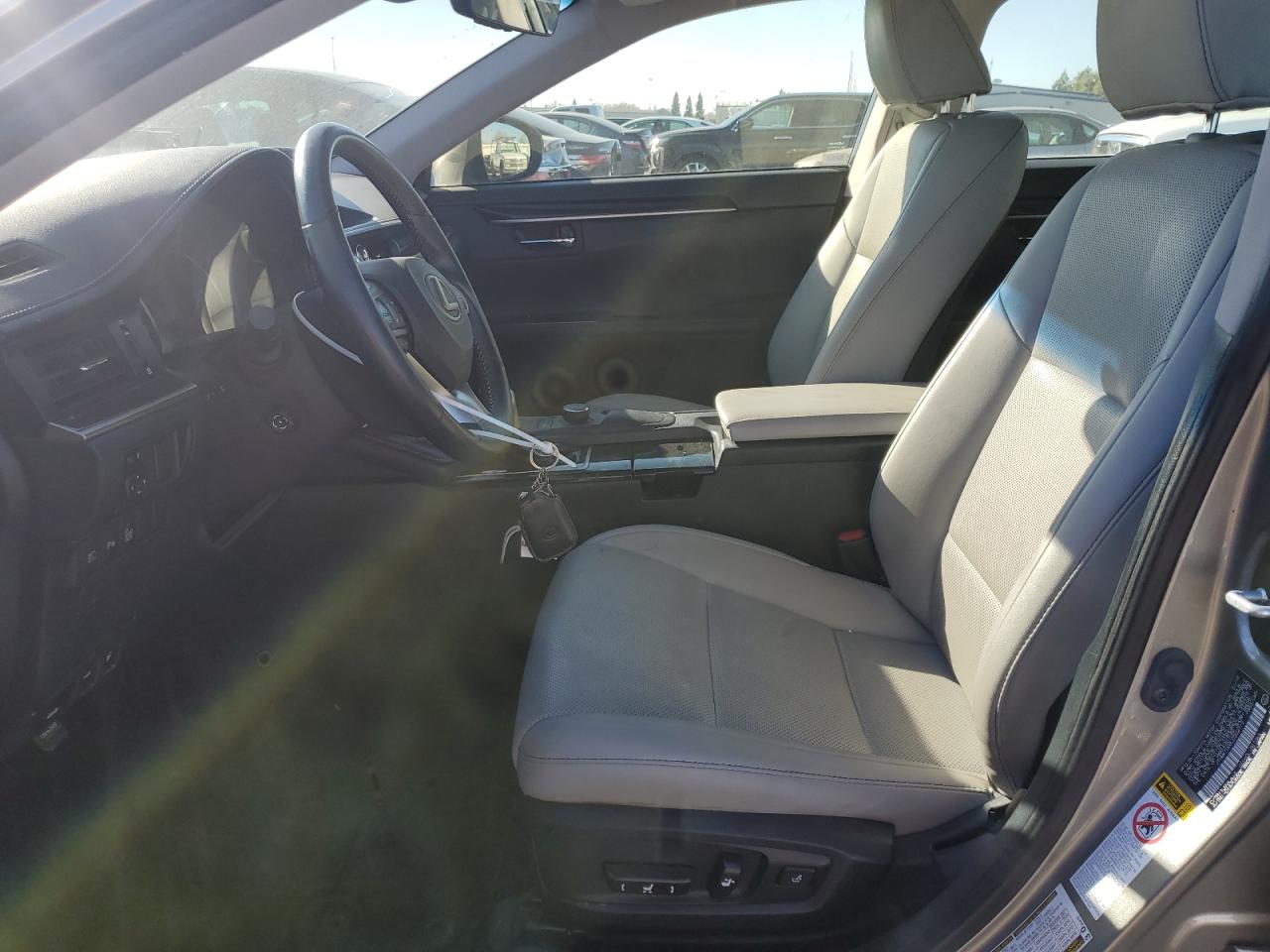 2018 Lexus ES - Image 7