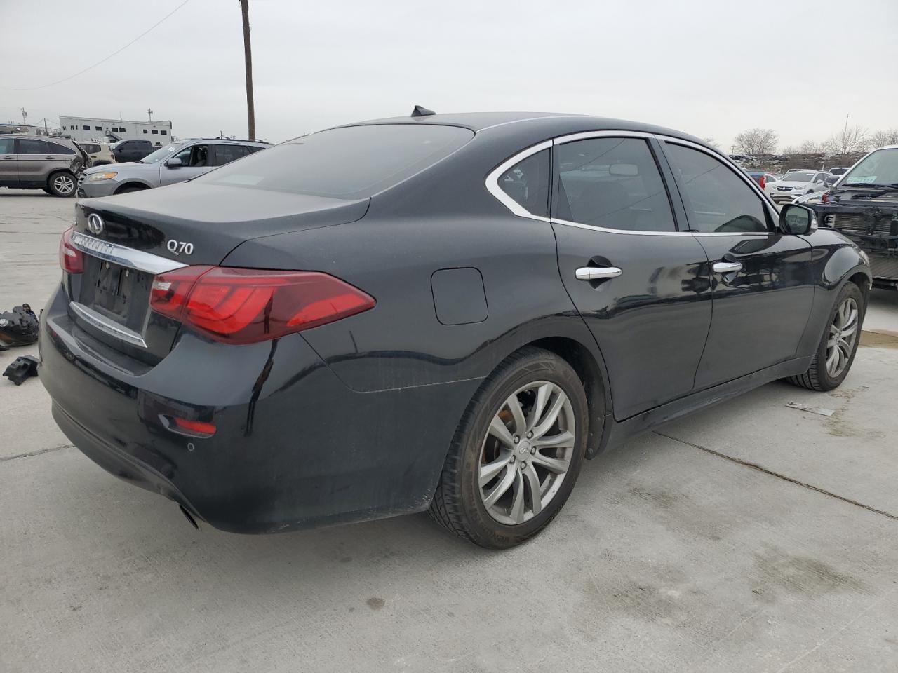 2015 Infiniti Q70 - Image 3