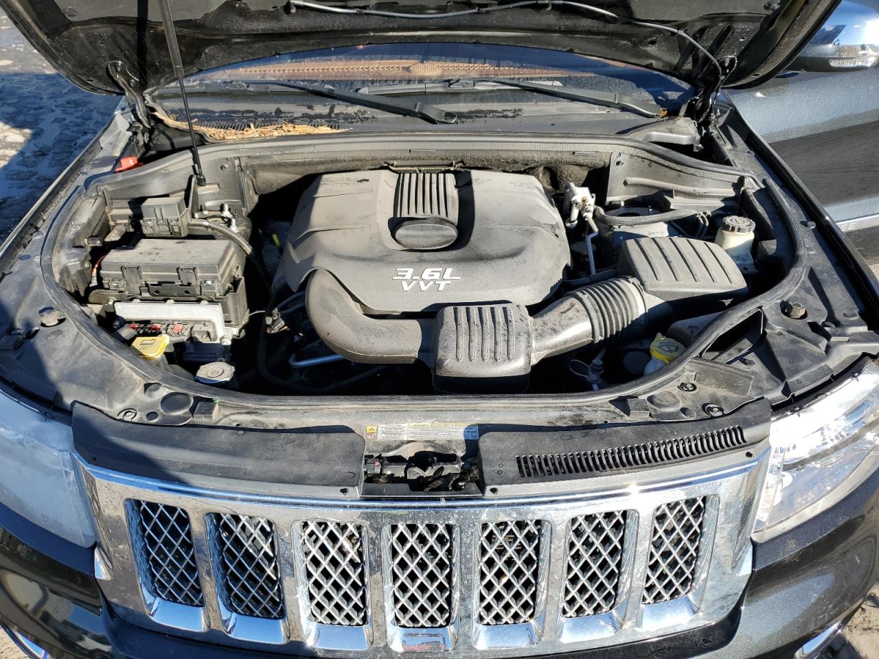 2012 Jeep Grand Cherokee - Image 12