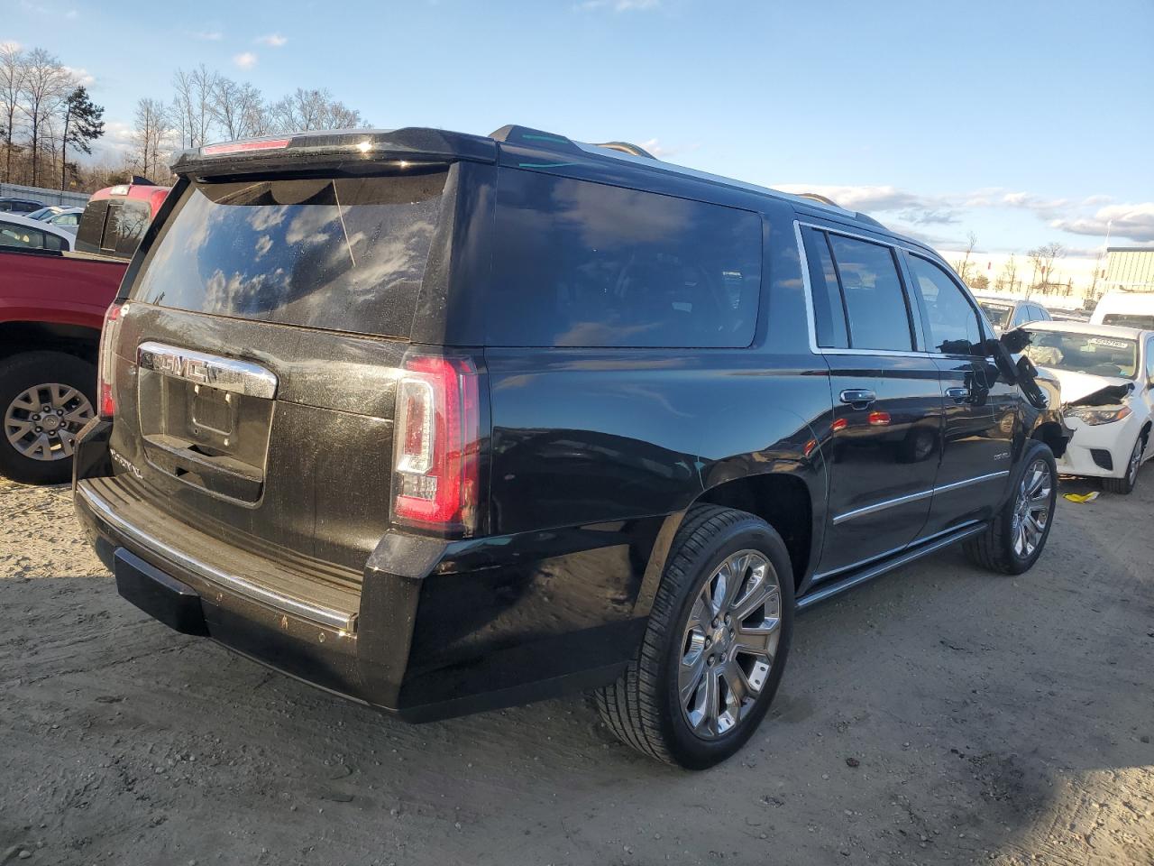 2015 GMC Yukon - Image 3