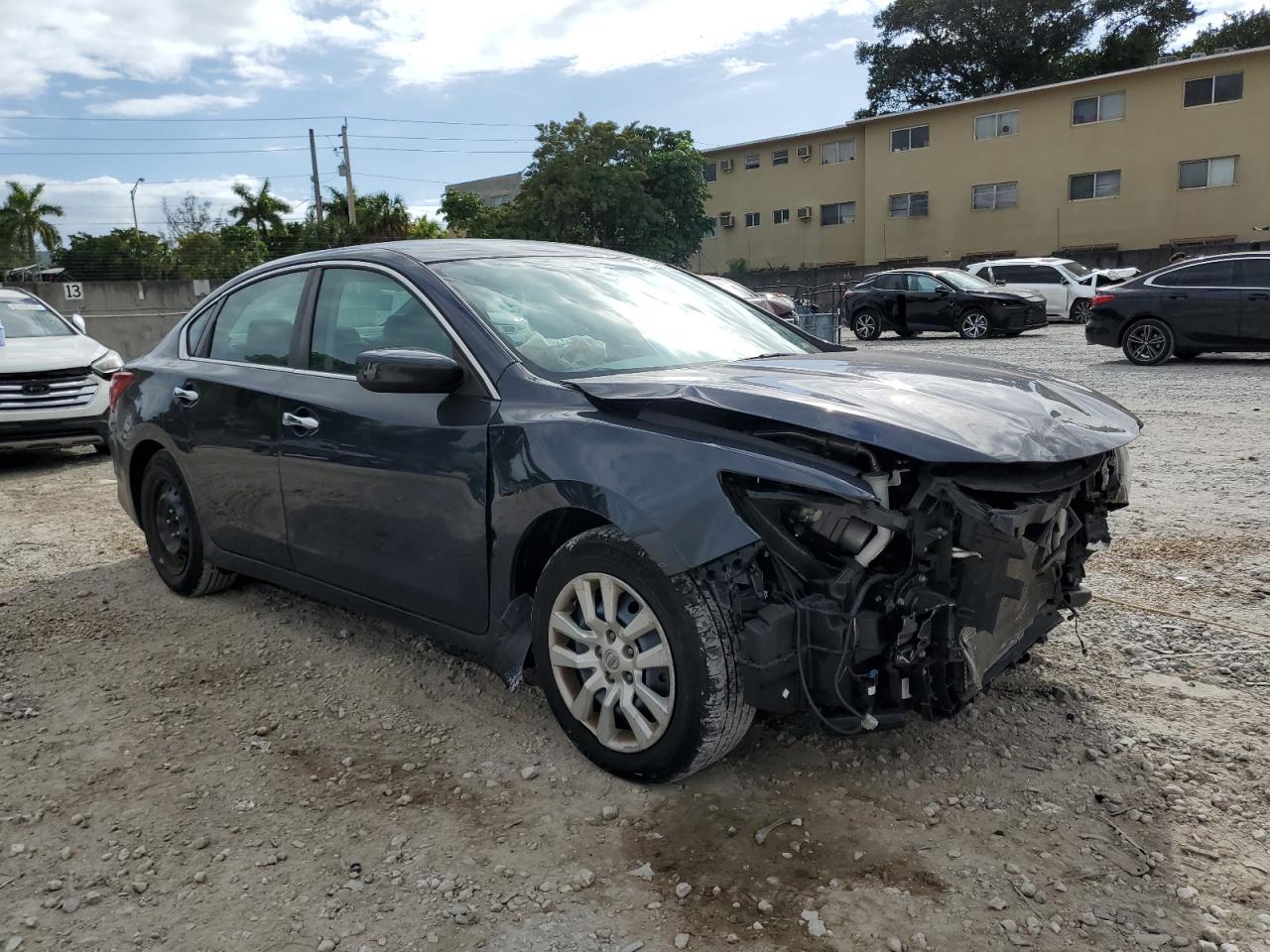 2018 Nissan Altima - Image 4