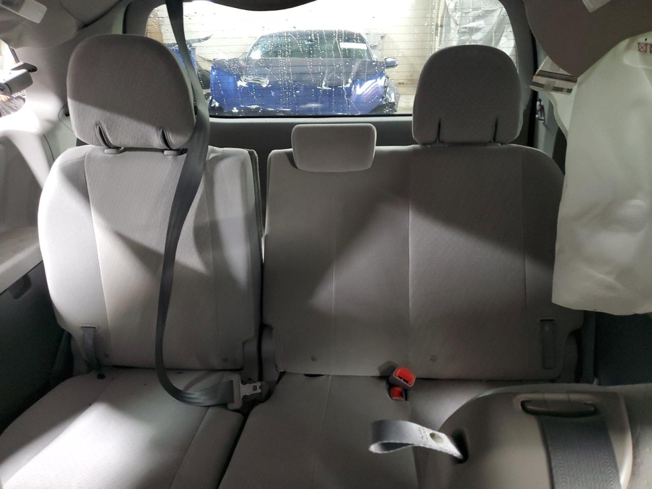 2017 Toyota Sienna - Image 10