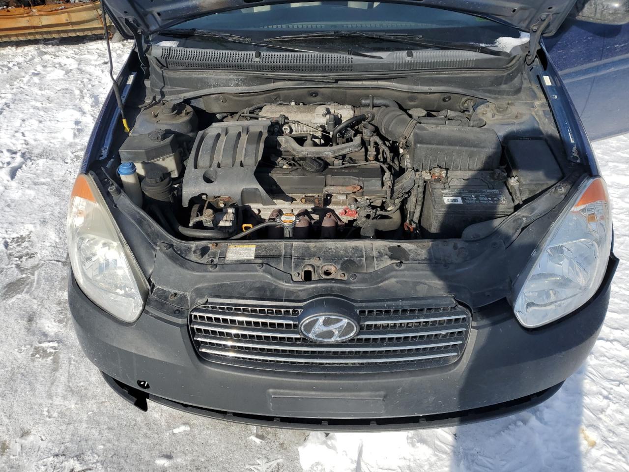 2010 Hyundai Accent - Image 11