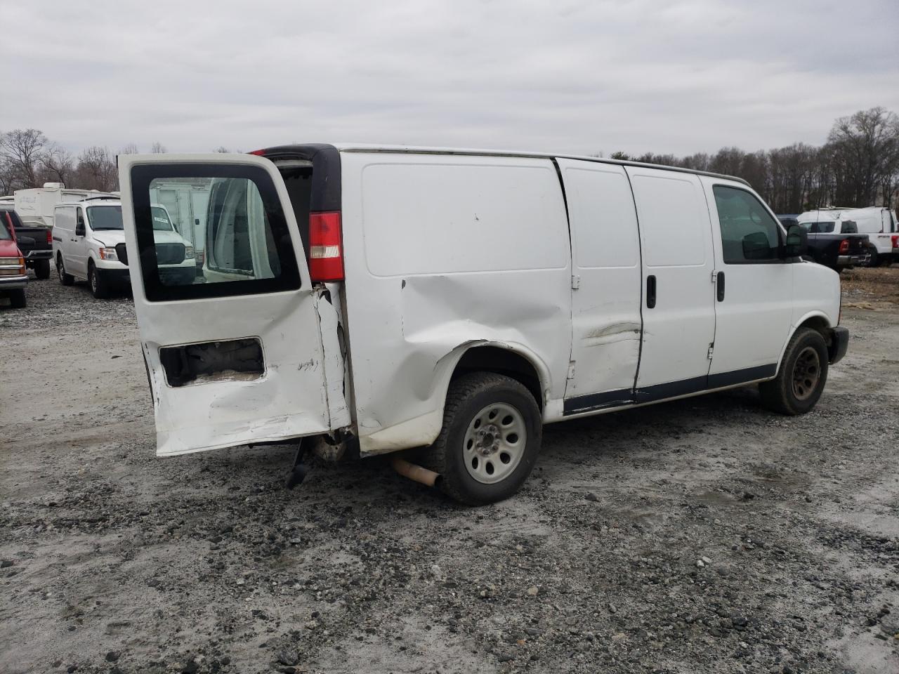 2014 Chevrolet Express - Image 3