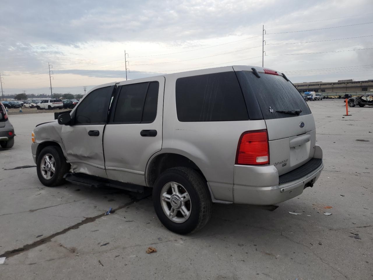 2005 Ford Explorer - Image 2