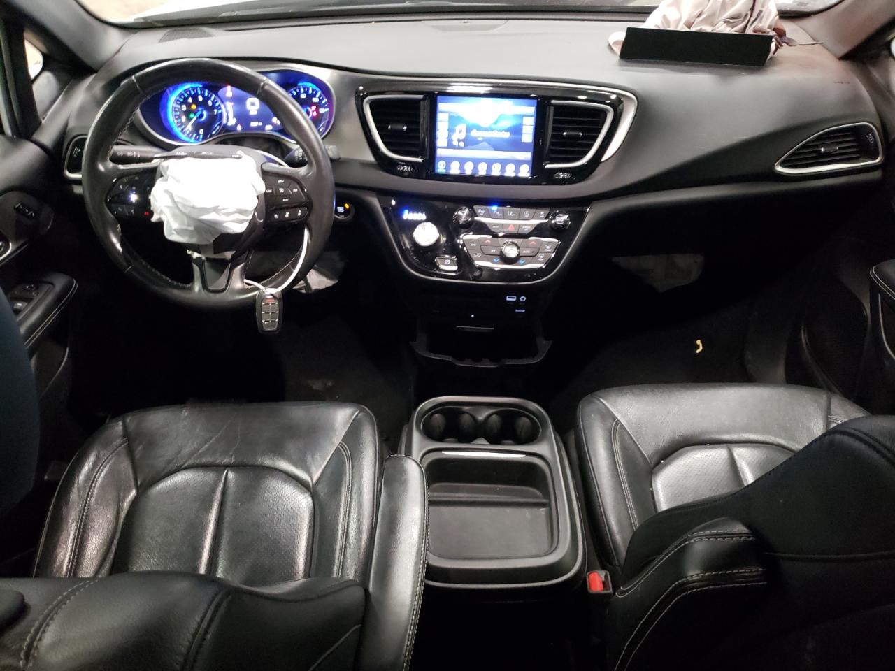 2020 Chrysler Pacifica - Image 8