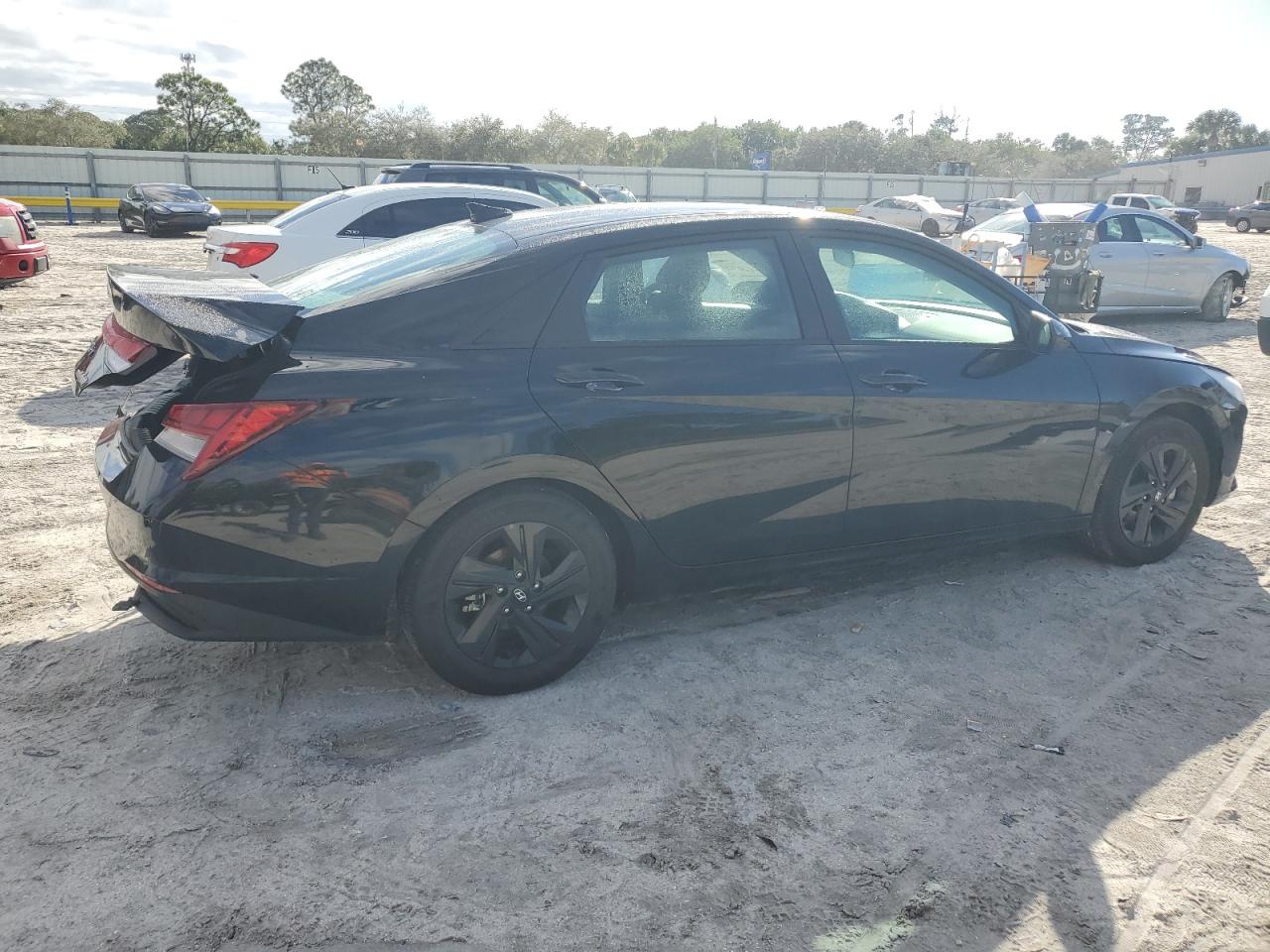 2023 Hyundai Elantra - Image 3