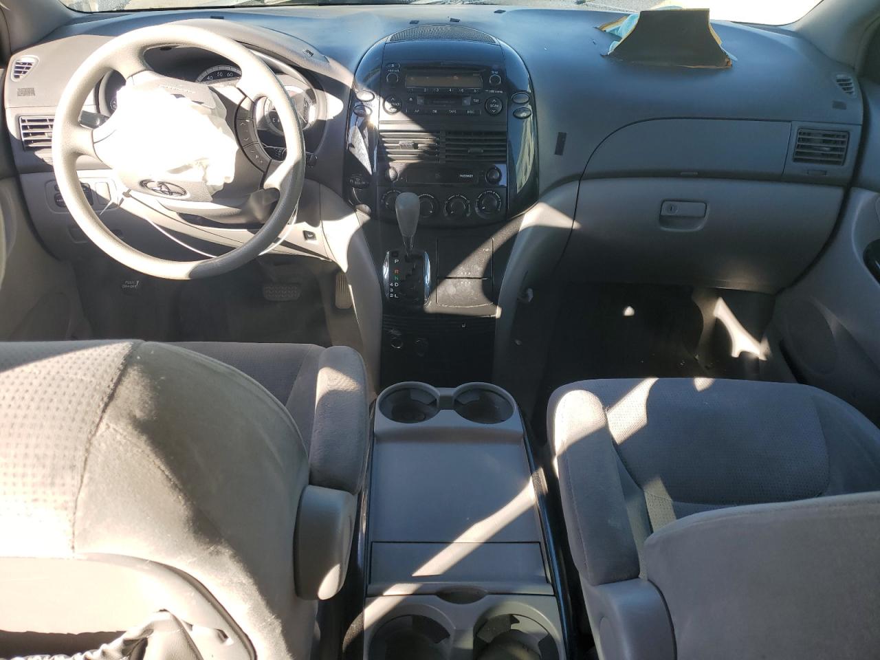 2004 Toyota Sienna - Image 8