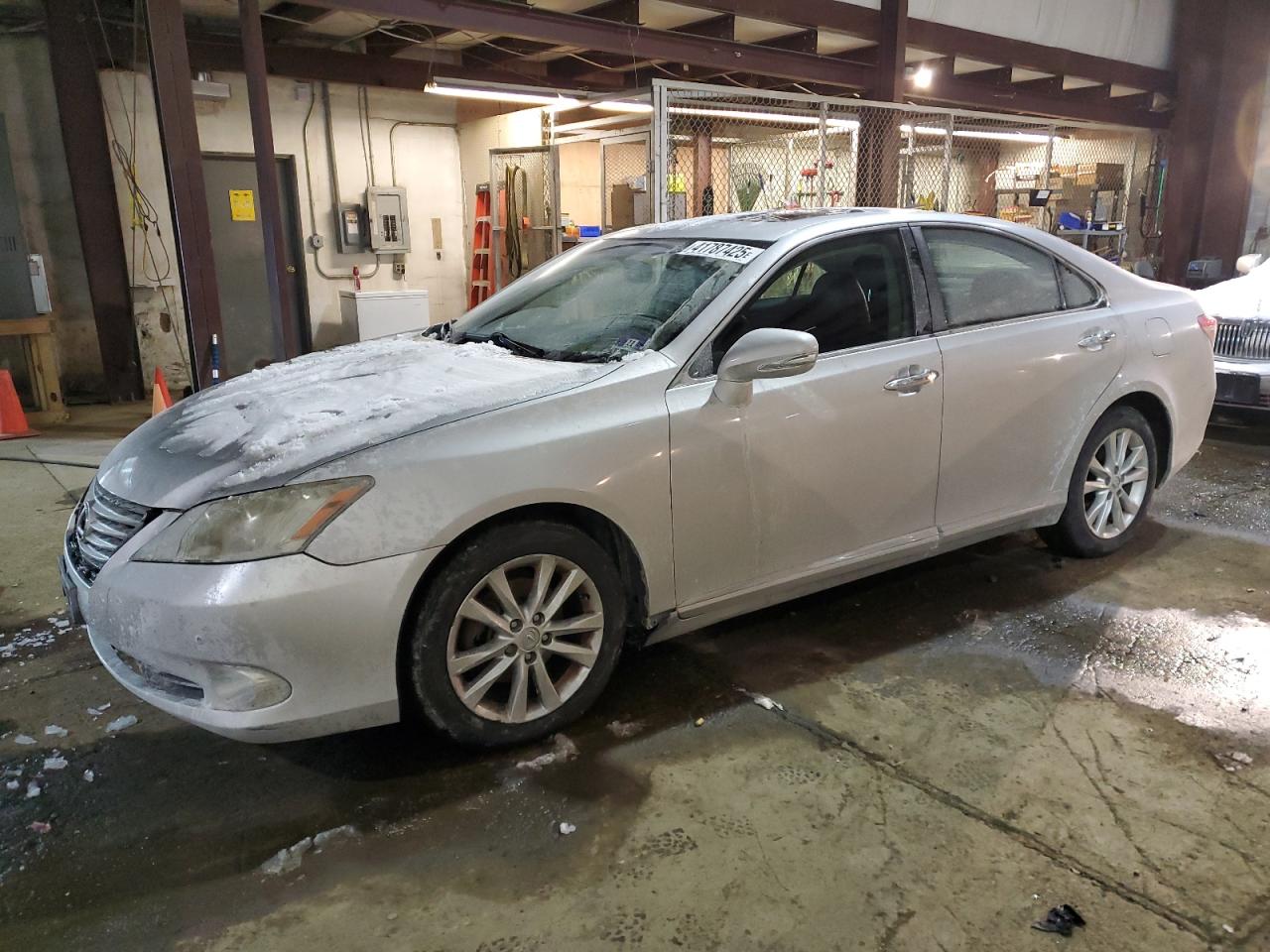 2010 Lexus ES - Image 1