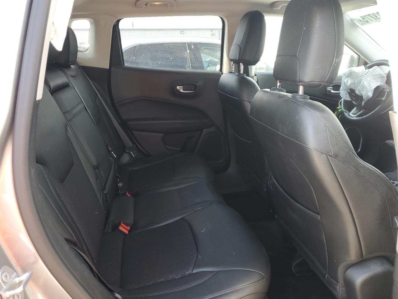 2018 Jeep Compass - Image 11