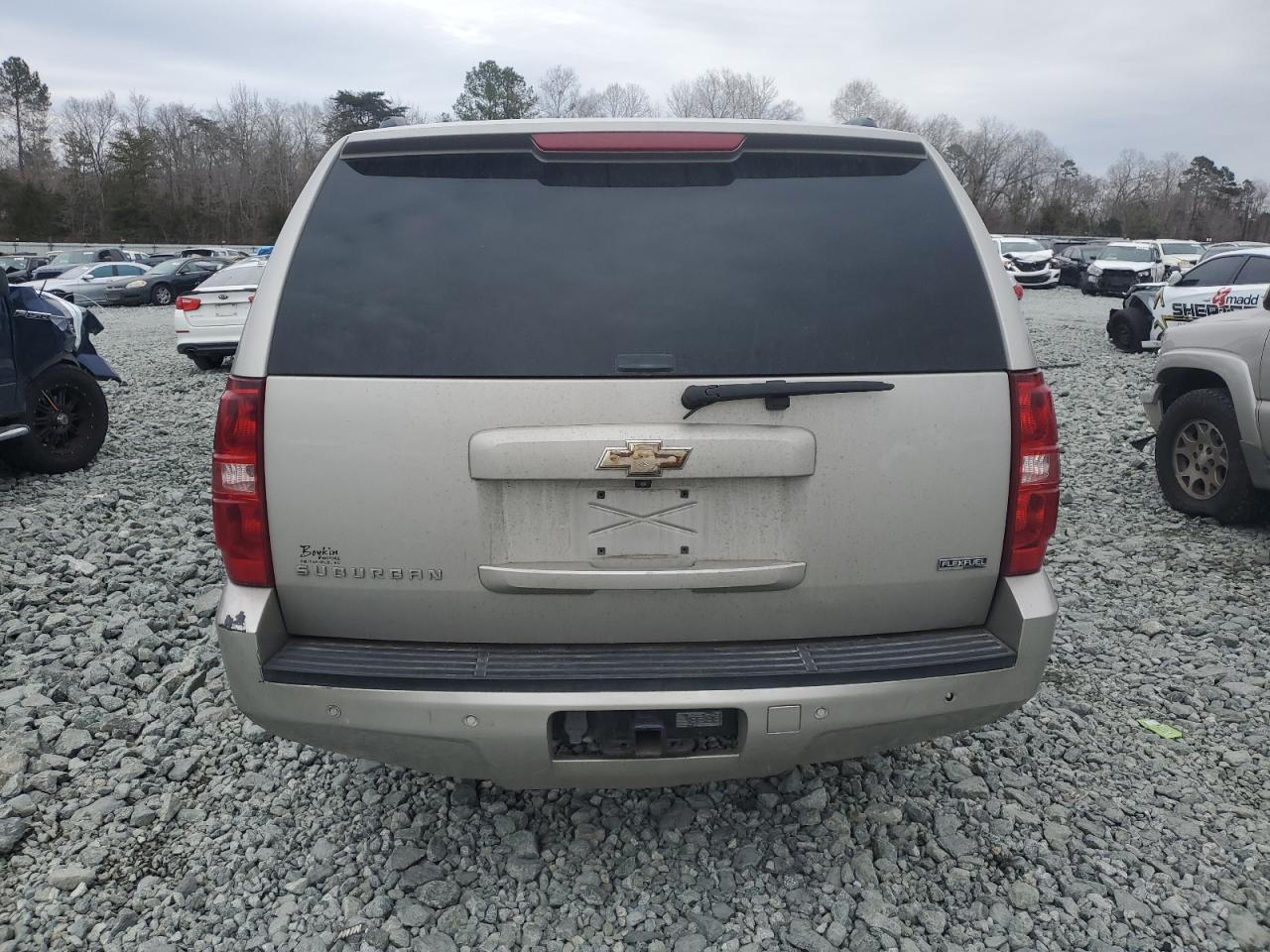 2008 Chevrolet Suburban - Image 6