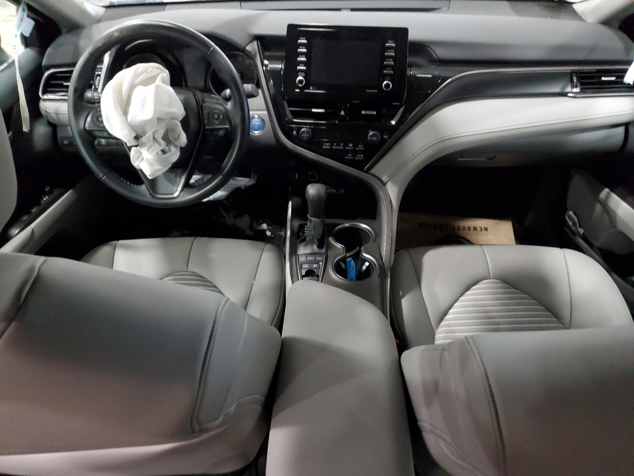 2022 Toyota Camry - Image 8