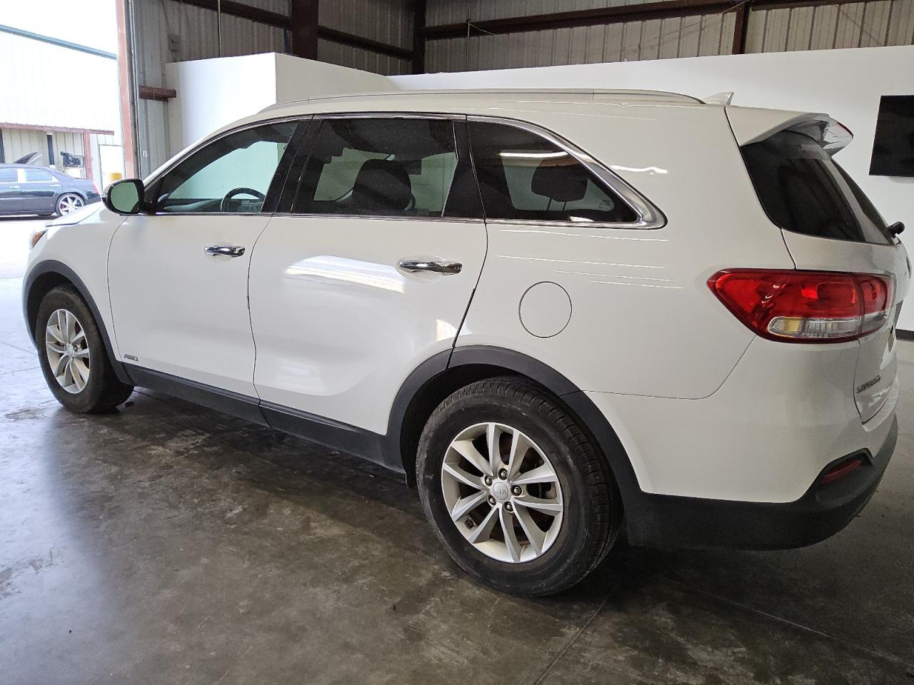 2016 Kia Sorento - Image 2