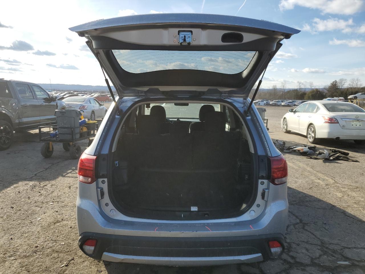 2017 Mitsubishi Outlander - Image 6