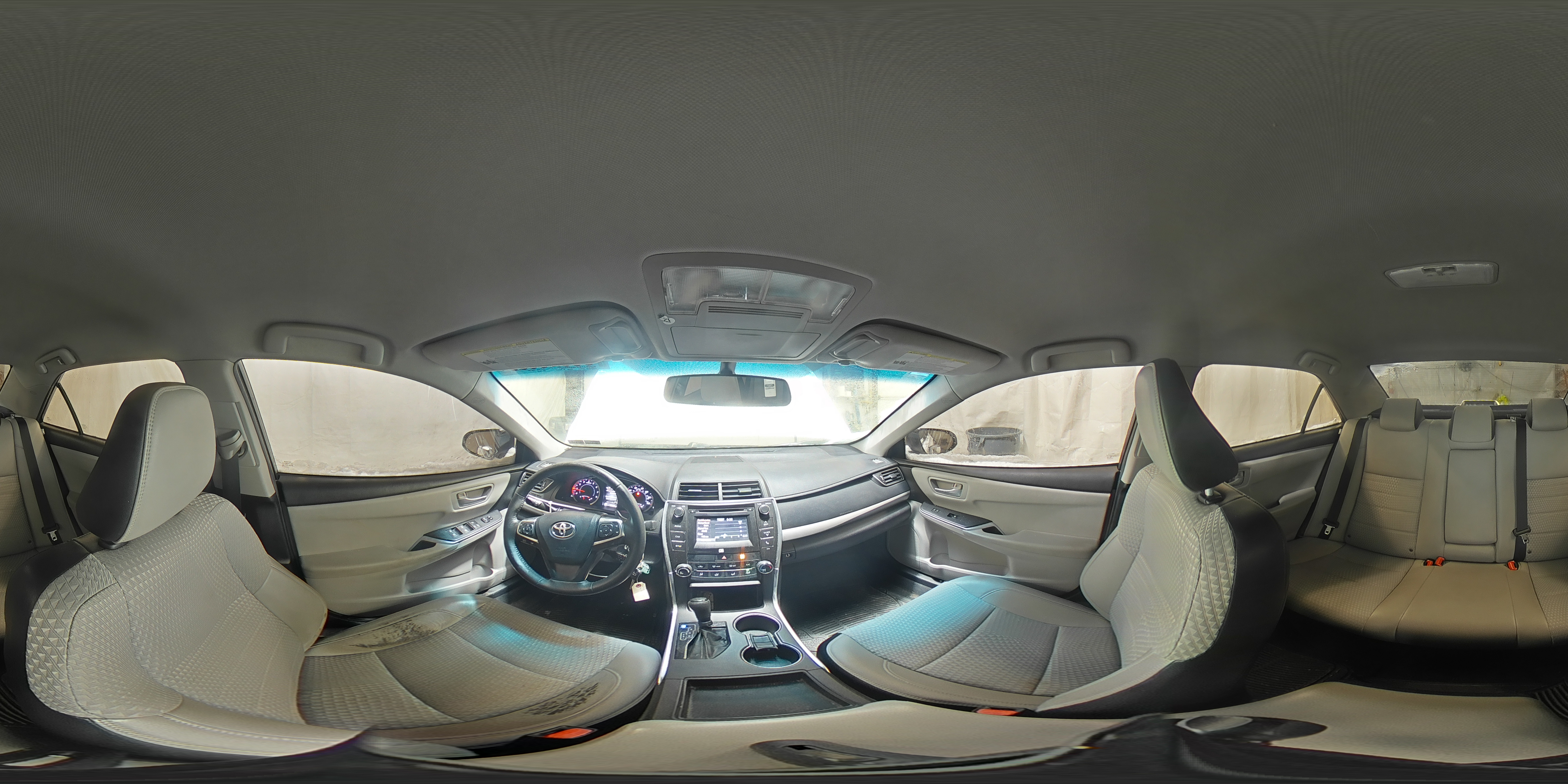2015 Toyota Camry - Image 15