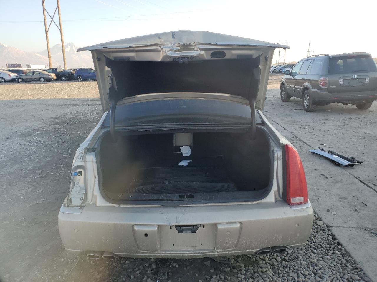 2009 Cadillac DTS - Image 6