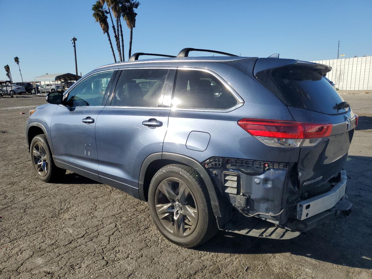 2017 Toyota Highlander - Image 2
