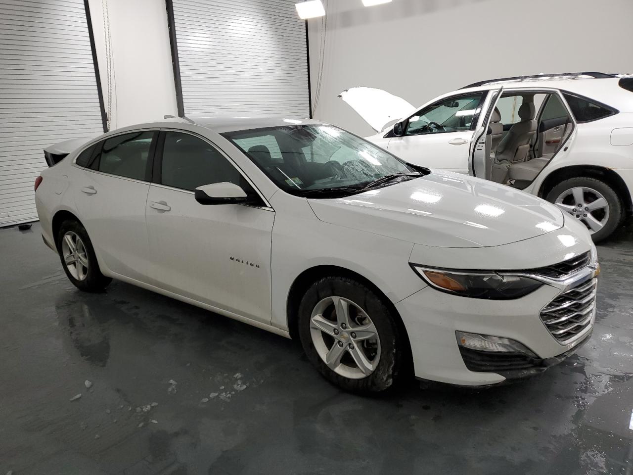 2023 Chevrolet Malibu - Image 4