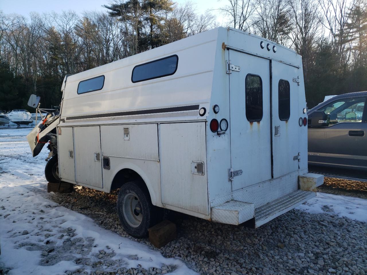 2002 Chevrolet Express - Image 2