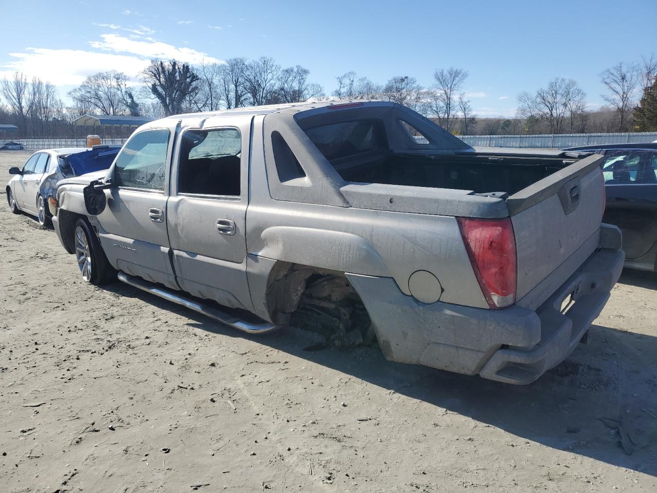 2002 Chevrolet Avalanche - Image 2