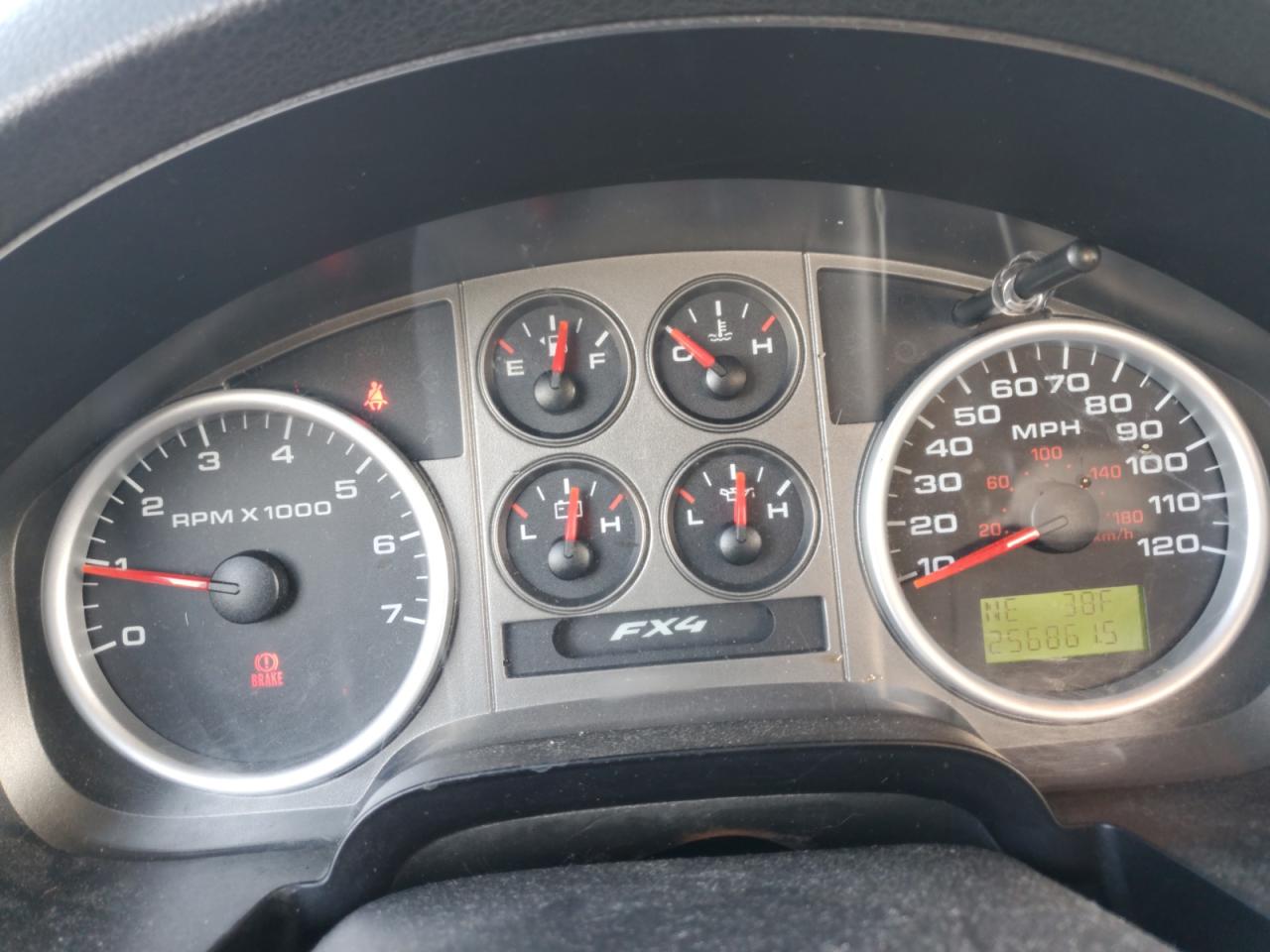 2004 Ford F-150 - Image 9