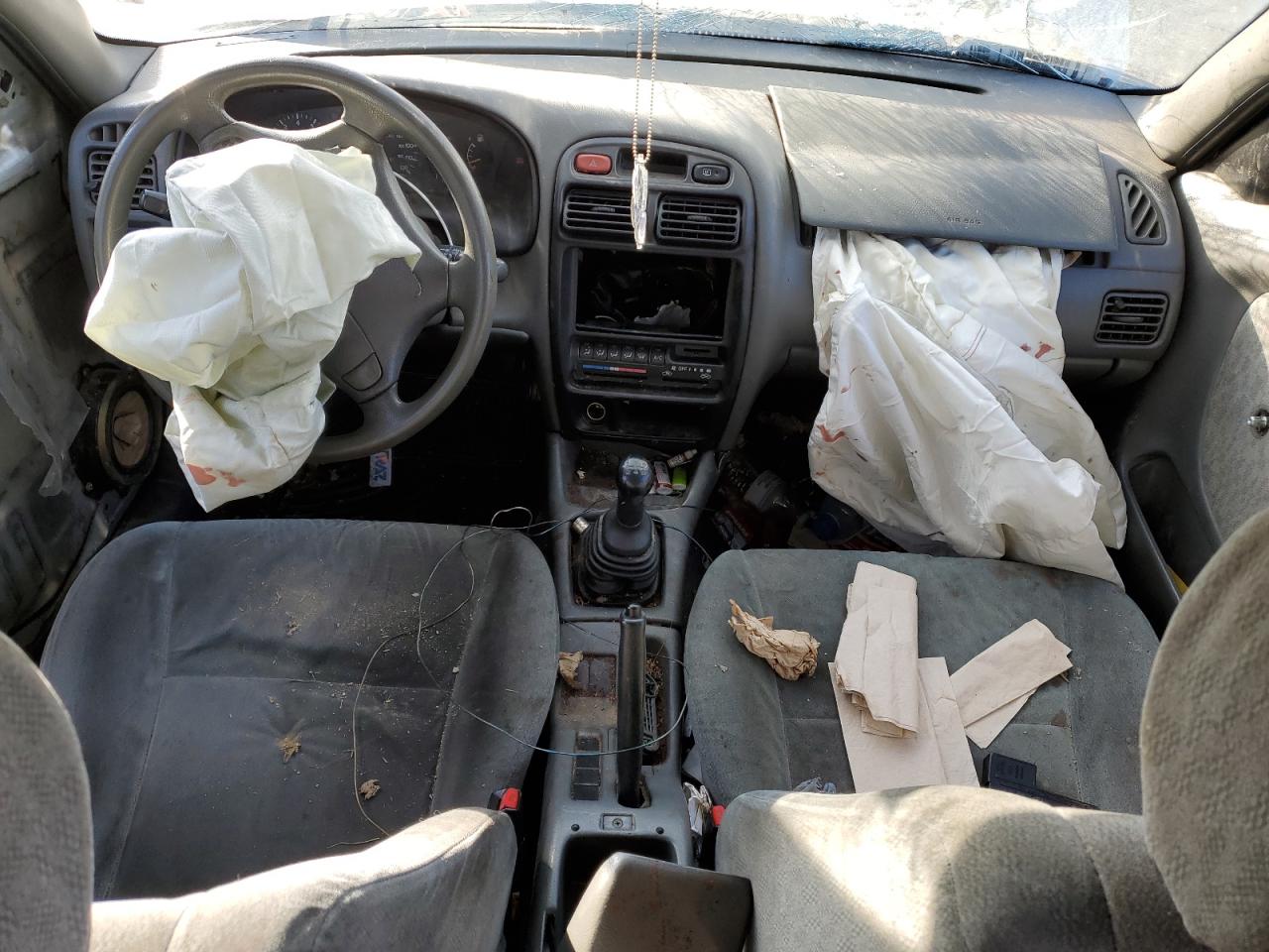 2002 Suzuki Esteem - Image 8