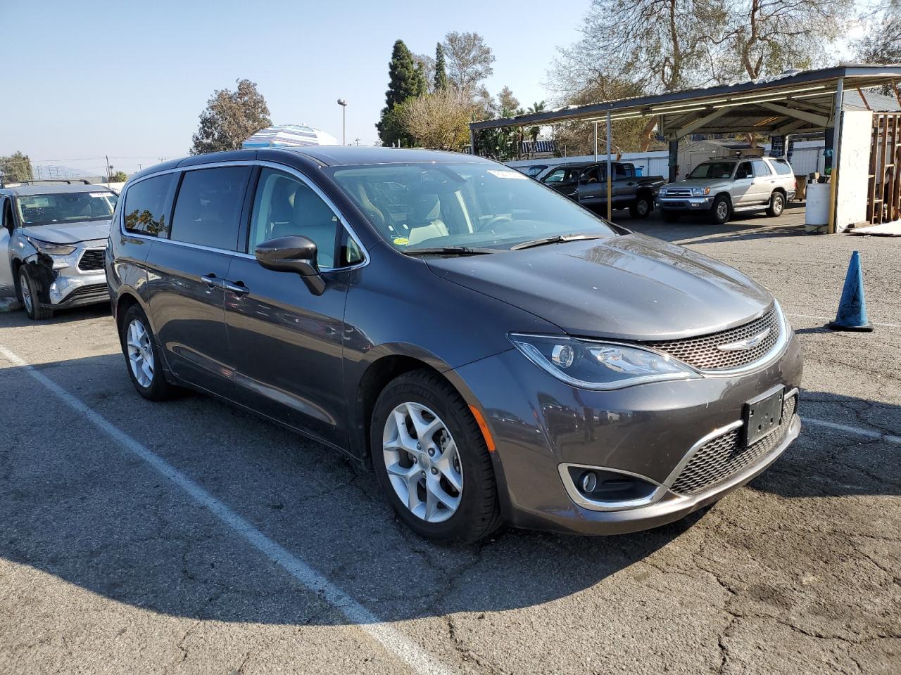 2018 Chrysler Pacifica - Image 4