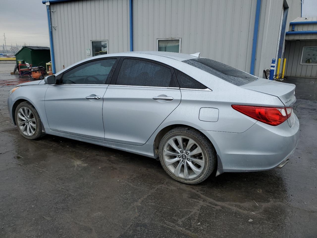 2012 Hyundai Sonata - Image 2