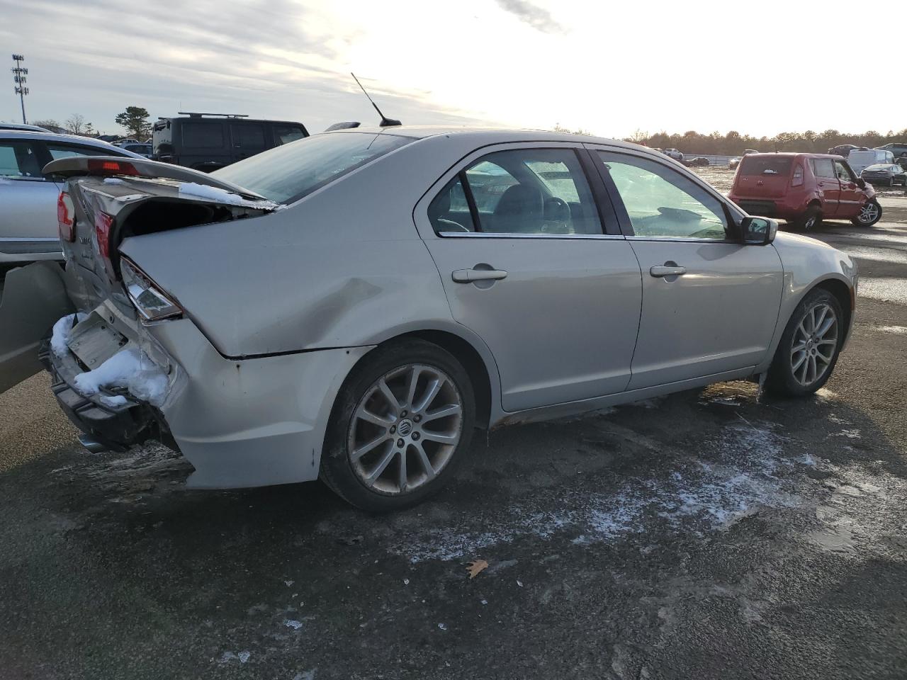 2010 Mercury Milan - Image 3