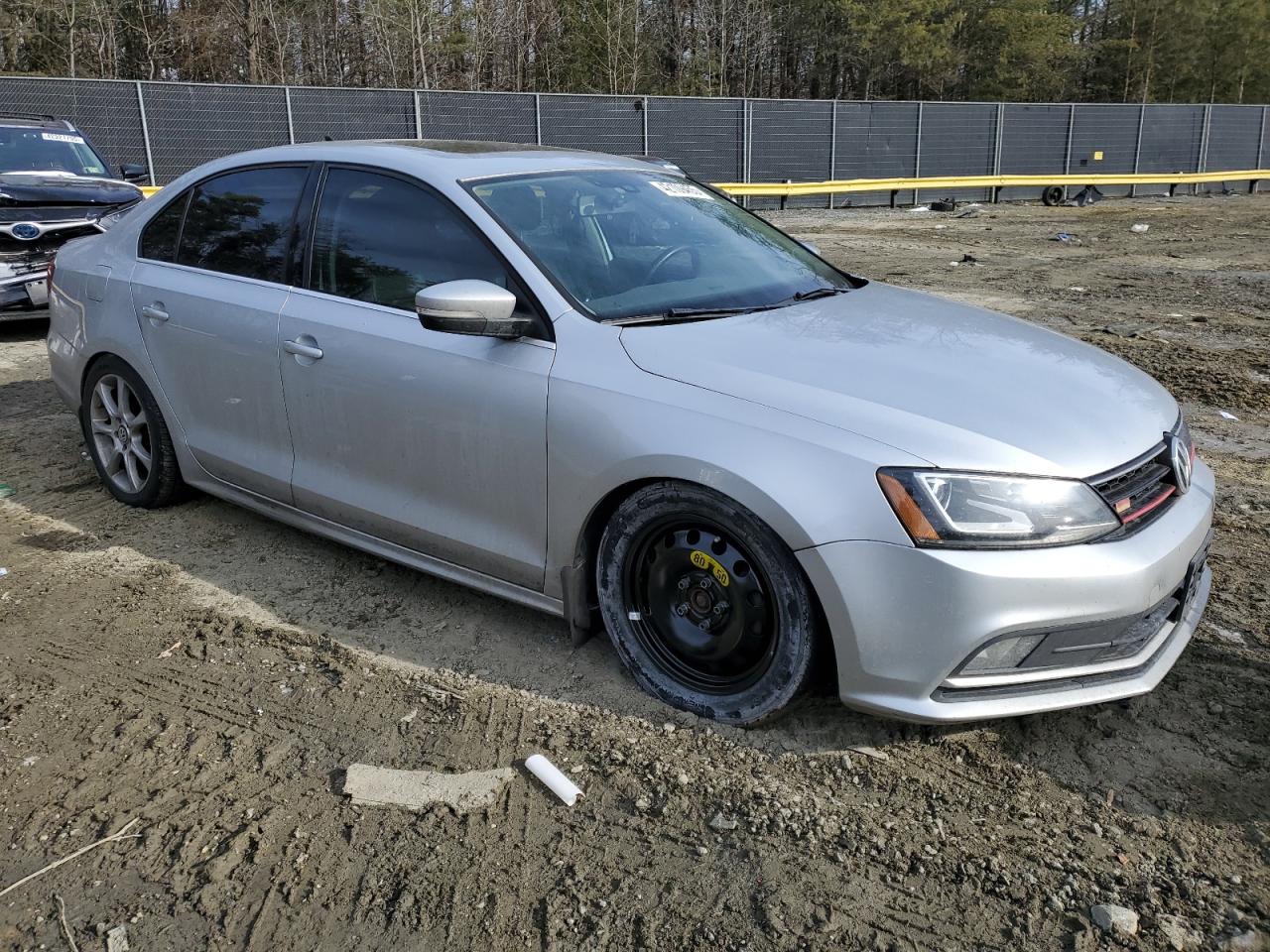 2016 Volkswagen Jetta - Image 4