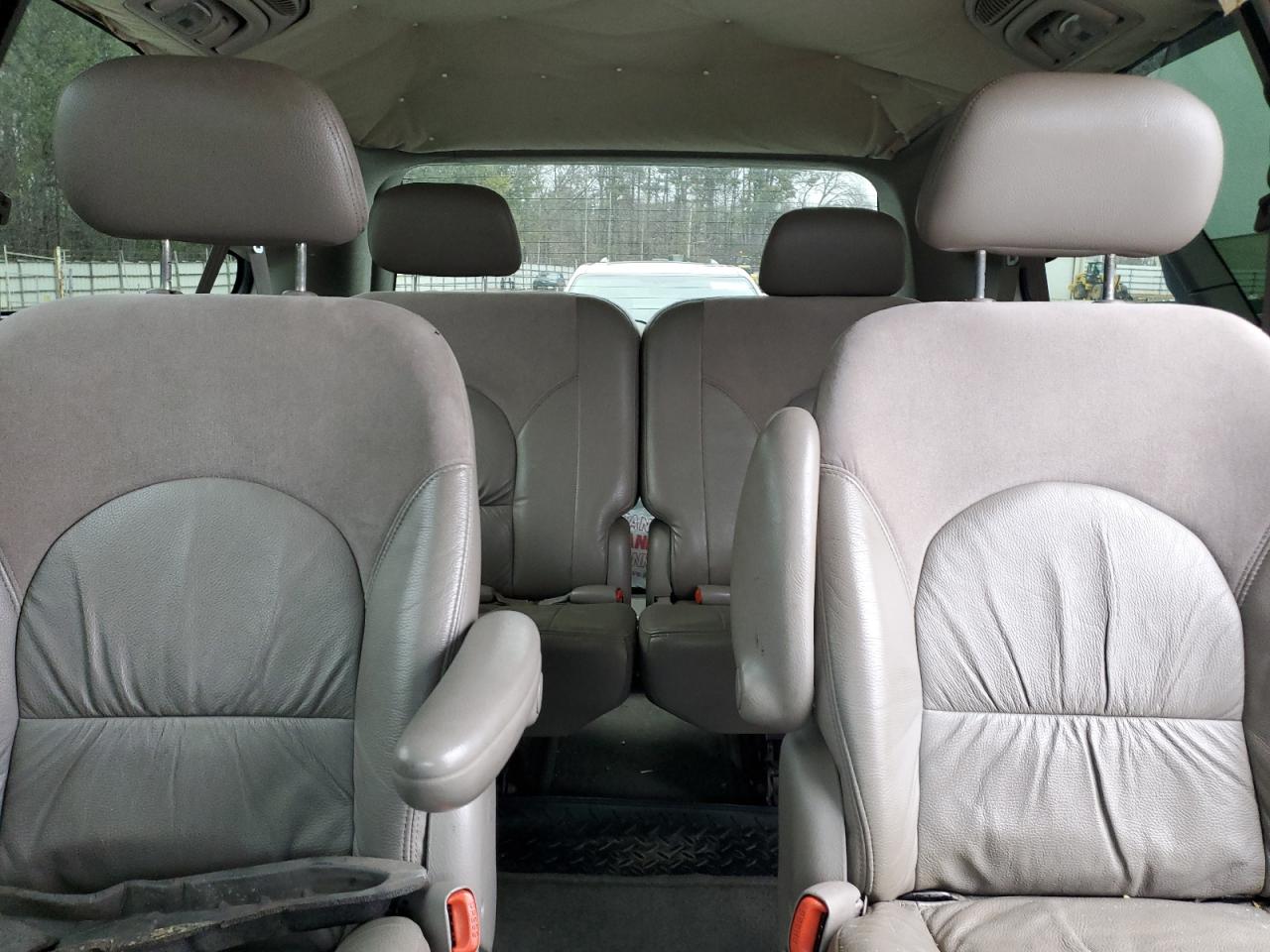 2002 Chrysler Town & Country - Image 10